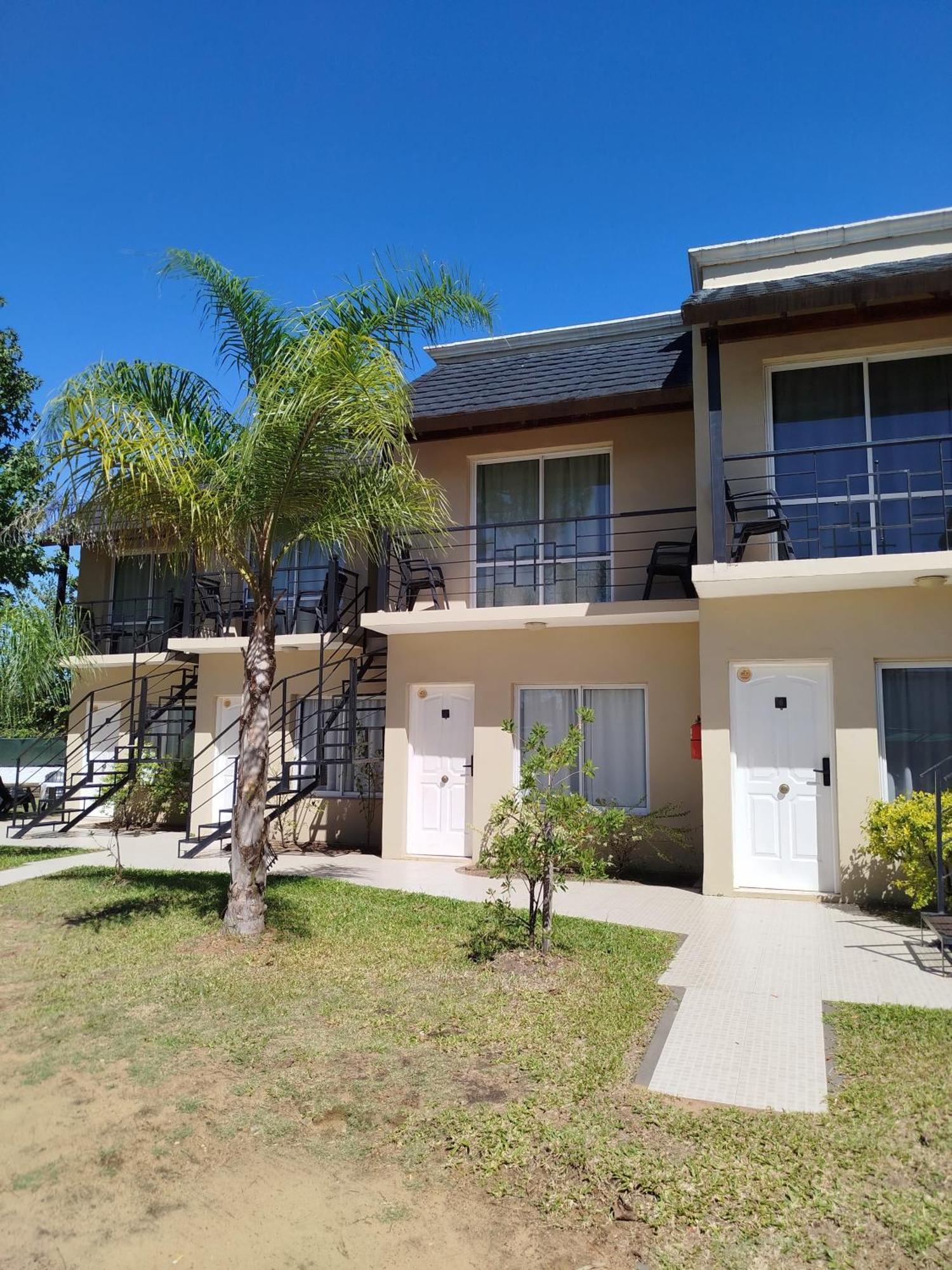 Brisas Del Lago Apartamentos Colon  Exterior photo